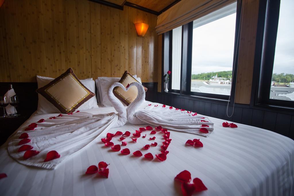 Syrena Cruises Hotel Ha Long Exterior photo