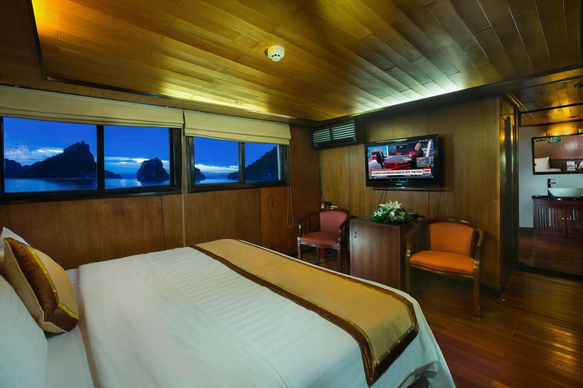 Syrena Cruises Hotel Ha Long Exterior photo
